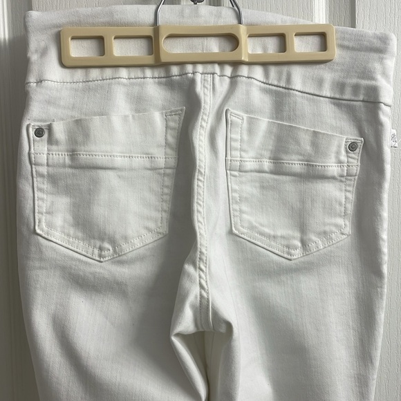 Rock & Republic White Jeans Wide Waist Band Pockets Pull On Style Size 10 - Picture 7 of 8